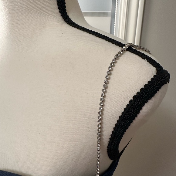 Beautiful midi dress with diamond accent and straps - Picture 2 of 3